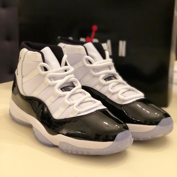 Jordan 11 Retro (Concords) - Picture 2 of 4